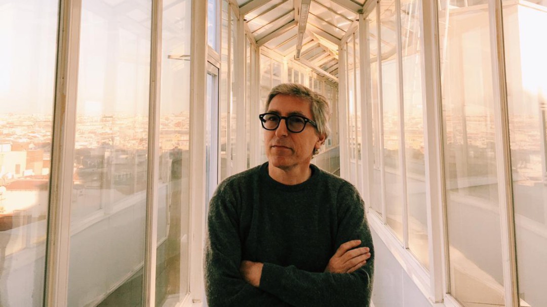 El adjetivo que David Trueba le recomienda a Pablo Casado para calificar a Pedro Sánchez