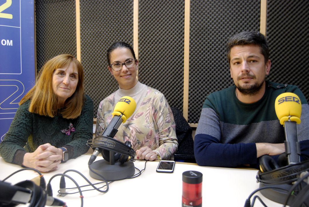 Carmen Paublete,decana de la Facultad de Enfermería, Patricia Jarillo, médica de familia y experta en género y salud y Jesús Manuel Cortijo, enfermero y trabajador social. Carmen Paublete,decana de la Facultad de Enfermería, Patricia Jarillo, médica de familia y experta en género y salud y Jesús Manuel Cortijo, enfermero y trabajador social.