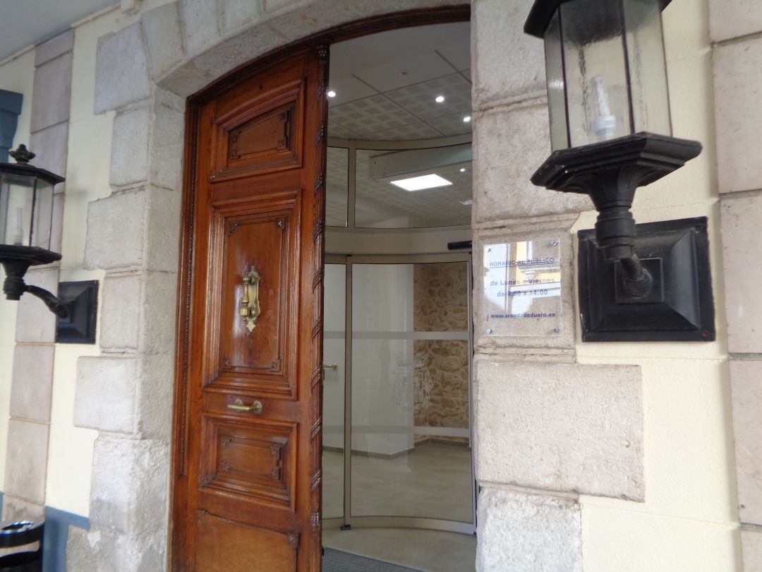 Entrada de la Casa Consistorial Entrada de la Casa Consistorial