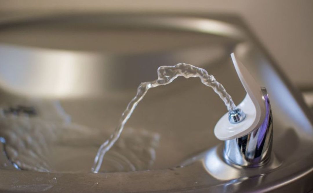 El agua para beber en Es Castell vuelve a presentar problemas. El agua para beber en Es Castell vuelve a presentar problemas.