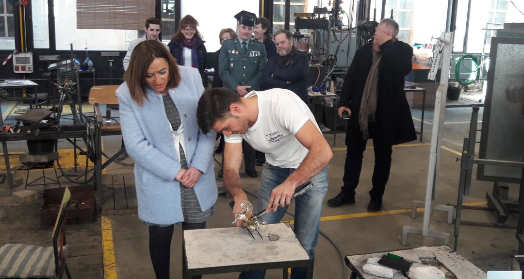 La delegada del Gobierno Virginia Barcones durante la visita que ha realizado al Centro Nacional de Vidrio La delegada del Gobierno Virginia Barcones durante la visita que ha realizado al Centro Nacional de Vidrio