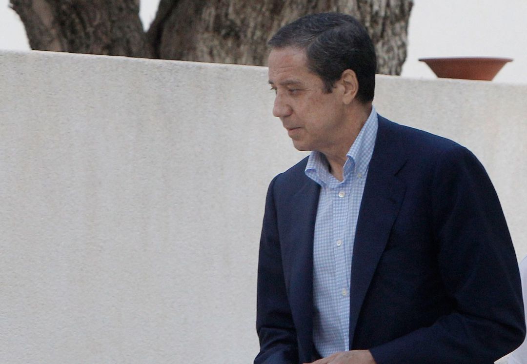 Zaplana abandona el hospital La Fe tras recibir el alta hospitalaria Zaplana abandona el hospital La Fe tras recibir el alta hospitalaria