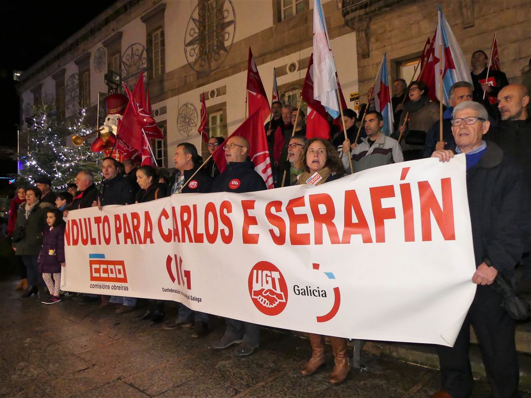 Concentración pidiendo la libertad de Carlos y Serafín Concentración pidiendo la libertad de Carlos y Serafín