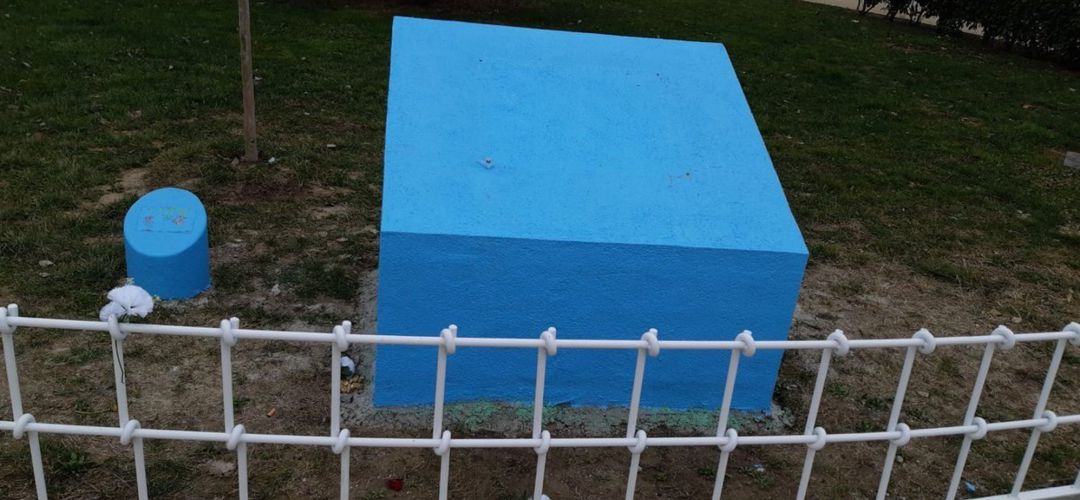 El monolito sin placa El monolito sin placa