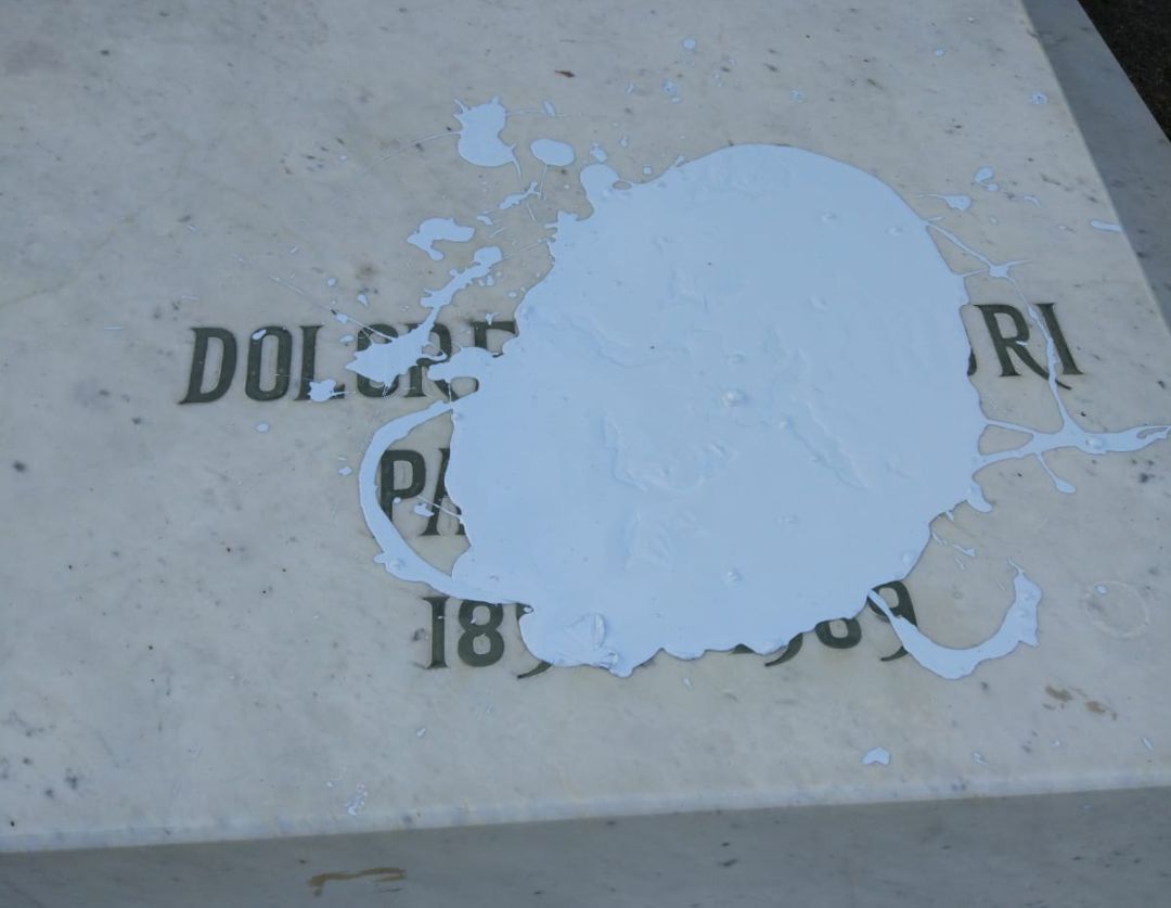 La tumba de Dolores Ibárruri, profanada La tumba de Dolores Ibárruri, profanada