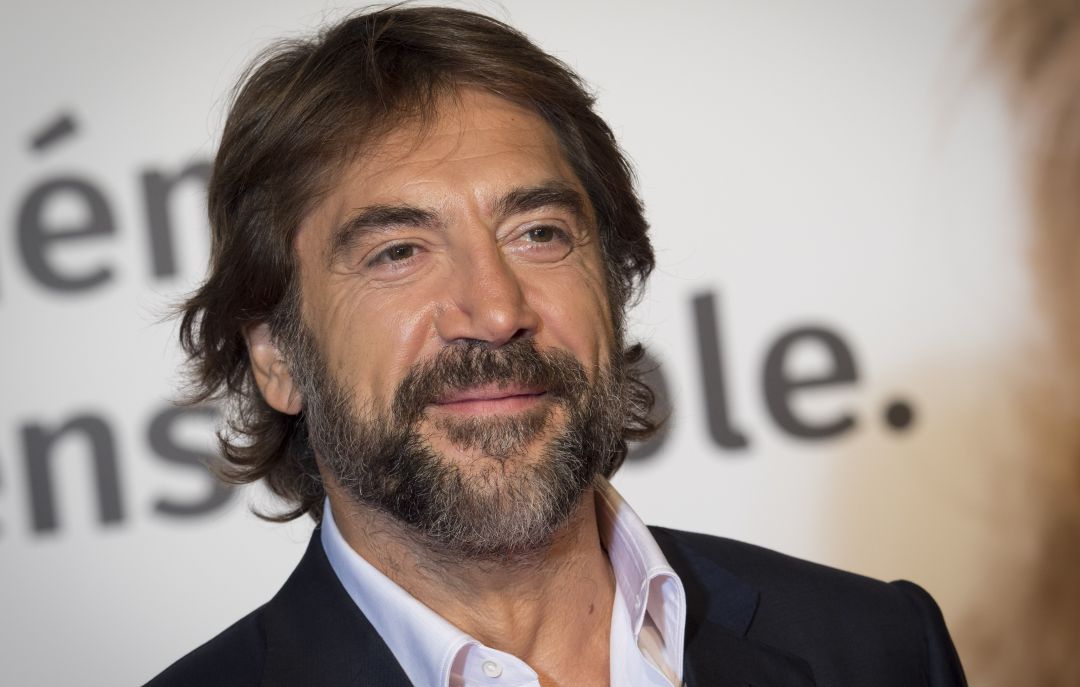 Javier Bardem, entre los presentadores de la gala. Javier Bardem, entre los presentadores de la gala.
