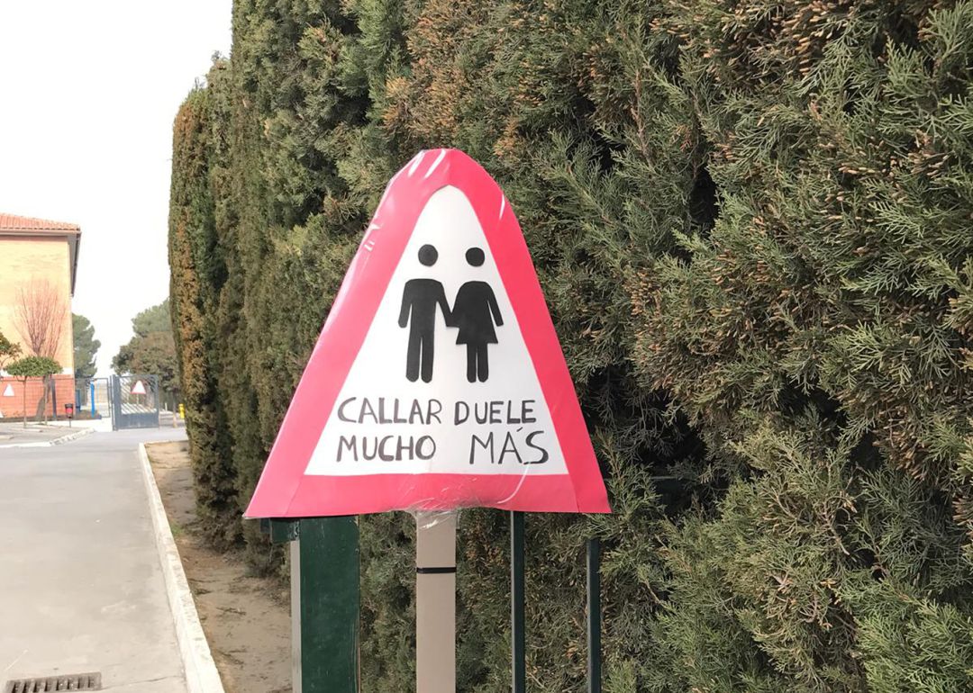 Una de las señales contra la violencia de género creada por los alumnos de infantil de Las Gabias (Granada) Una de las señales contra la violencia de género creada por los alumnos de infantil de Las Gabias (Granada)