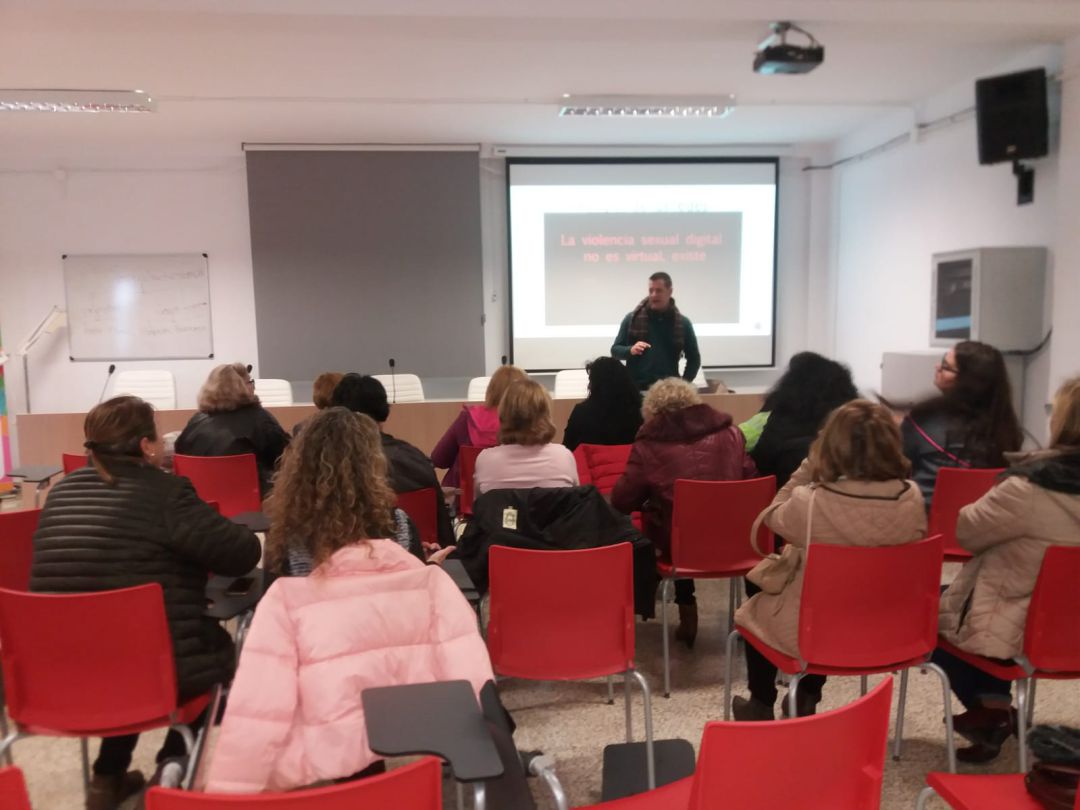 Momento del taller de jornada de puertas abiertas Momento del taller de jornada de puertas abiertas