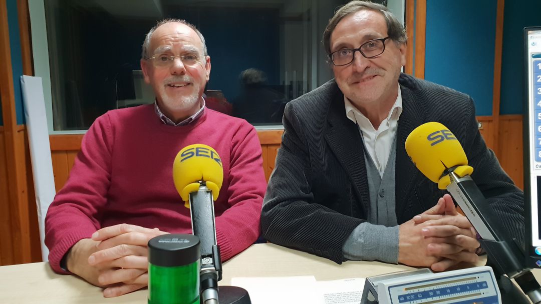 José Villaverde y Jesús Manuel Zaballa en el estudio de La Ventana de Cantabria. José Villaverde y Jesús Manuel Zaballa en el estudio de La Ventana de Cantabria.