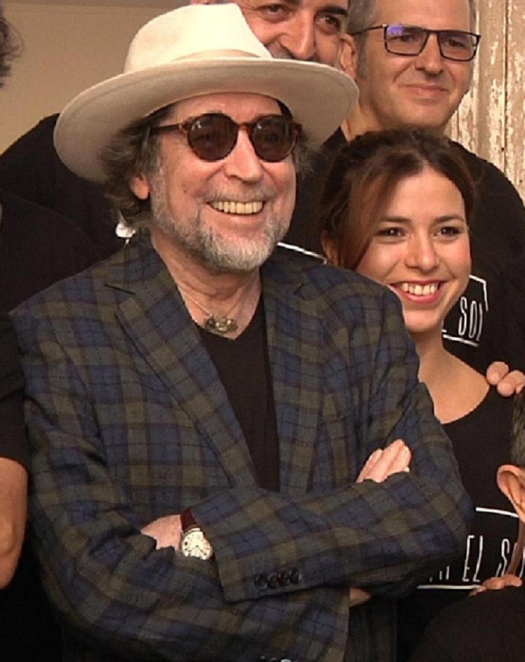Joaquín Sabina durante una visita anterior a Úbeda, junto a miembros del colectivo "Peor para el sol" Joaquín Sabina durante una visita anterior a Úbeda, junto a miembros del colectivo "Peor para el sol"