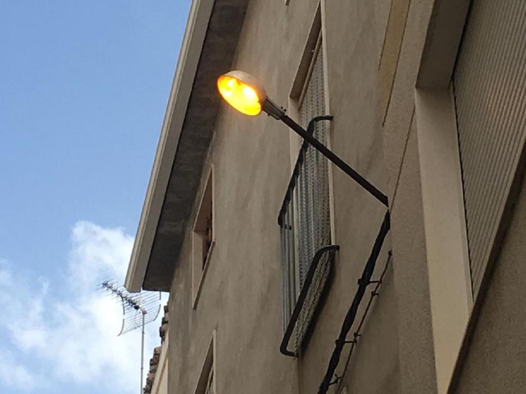 Farola de mercurio con alto consumo energético Farola de mercurio con alto consumo energético