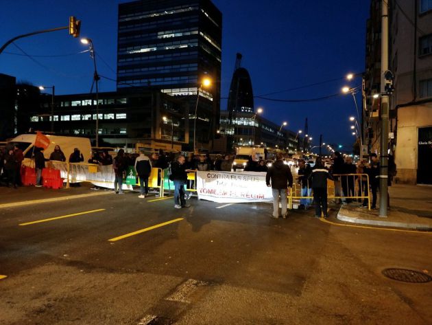 Los CDR cortan la Gran Via de Barcelona a la altura de Glòries Los CDR cortan la Gran Via de Barcelona a la altura de Glòries