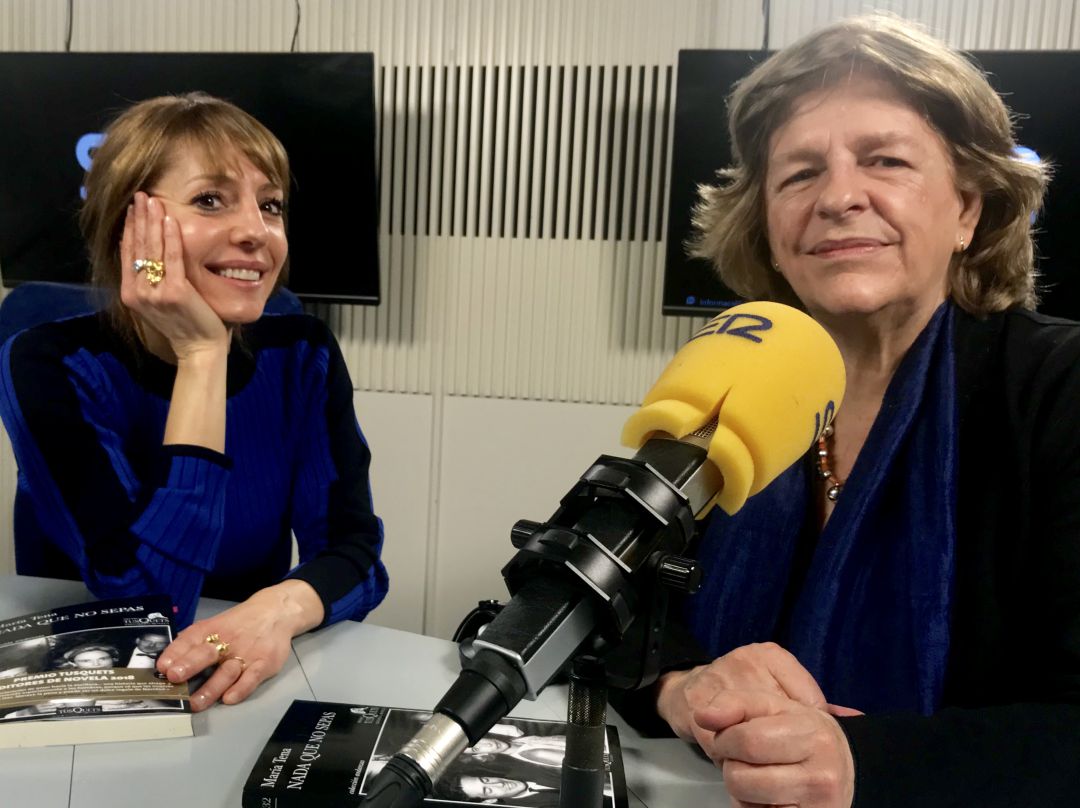 Macarena Berlín junto a la escritora María Tena. Macarena Berlín junto a la escritora María Tena.