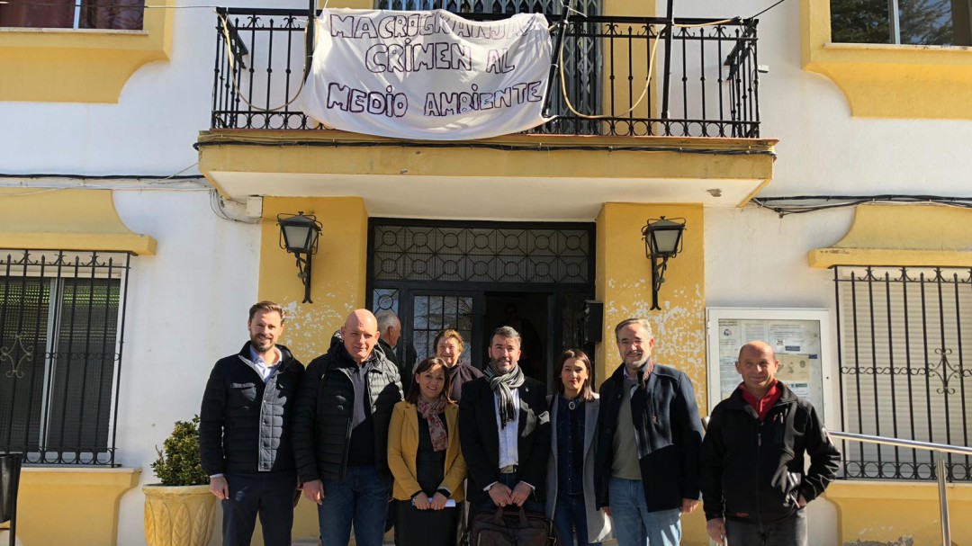 La preocupación por las 'macrogranjas' llega al Parlamento andaluz