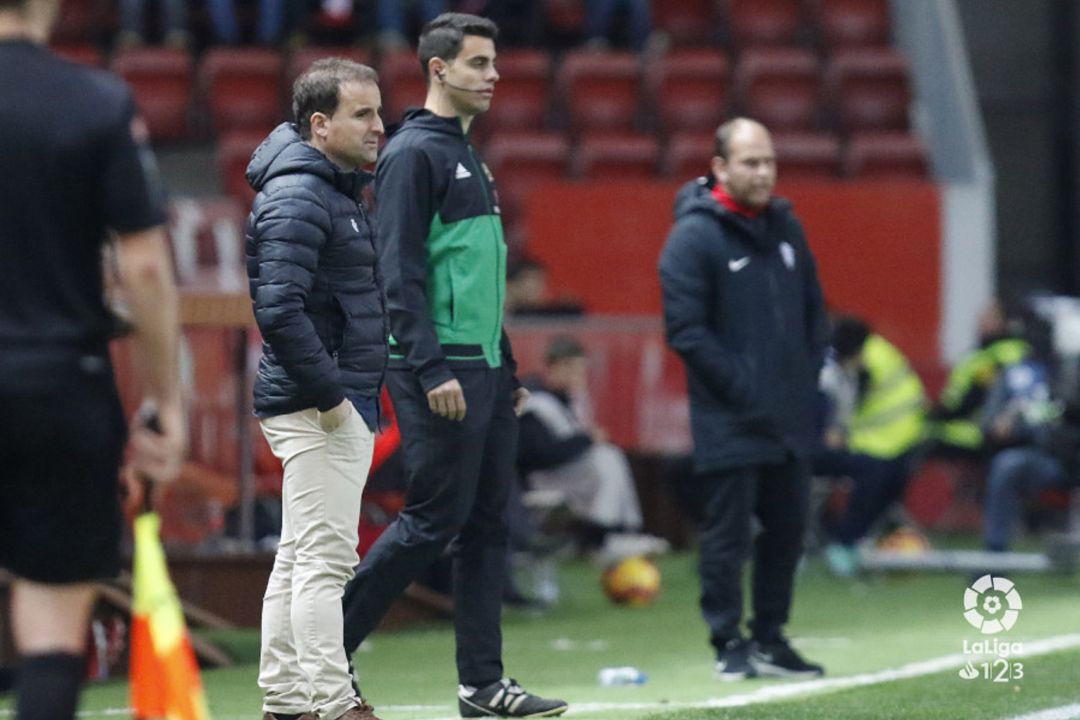 Jagoba Arrasate, durante el Sporting-Osasuna de la pasada jornada. Jagoba Arrasate, durante el Sporting-Osasuna de la pasada jornada.