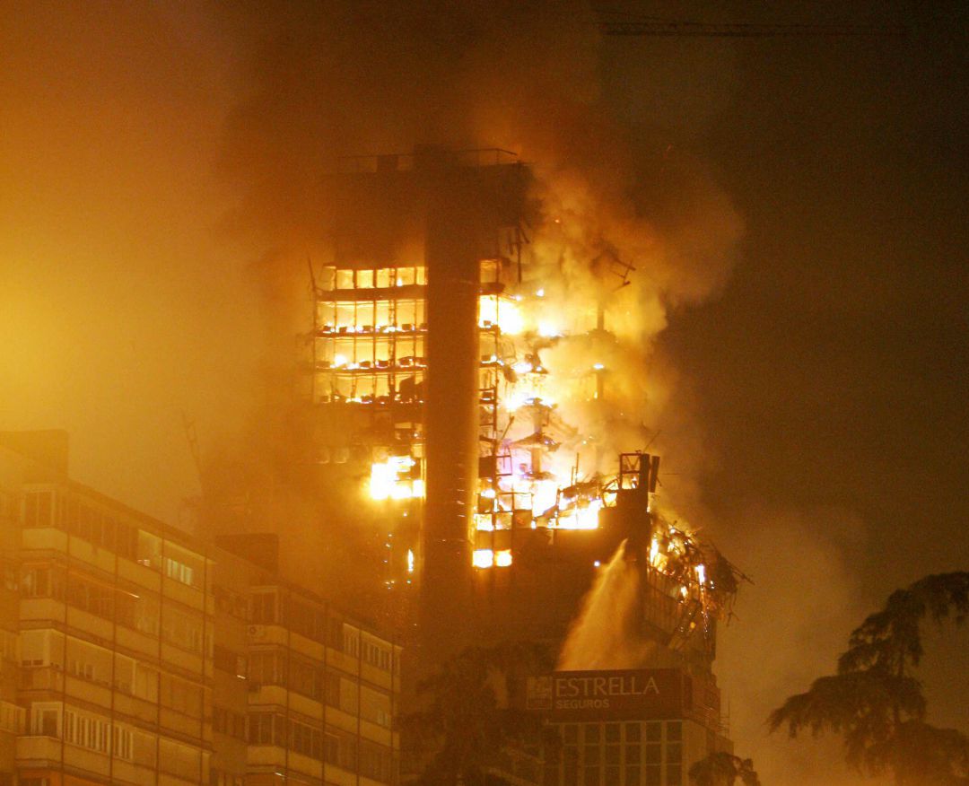 El incendio del edificio Windsor tuvo lugar en Madrid en febrero del 2005. El incendio del edificio Windsor tuvo lugar en Madrid en febrero del 2005.
