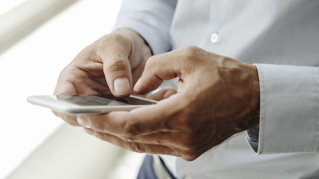 La polémica app que permite a los saudíes controlar la vida de sus mujeres