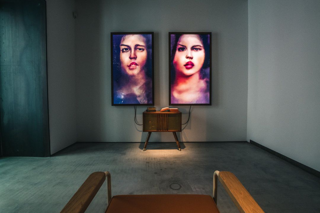 Sotheby's subasta la obra creada con inteligencia artificial dentro de la subasta de Arte Contemporáneo que tendrá lugar durante el próximo 6 de marzo en Londres con un precio de salida de entre 34.000 y 45.000 euros. Sotheby's subasta la obra creada con inteligencia artificial dentro de la subasta de Arte Contemporáneo que tendrá lugar durante el próximo 6 de marzo en Londres con un precio de salida de entre 34.000 y 45.000 euros.
