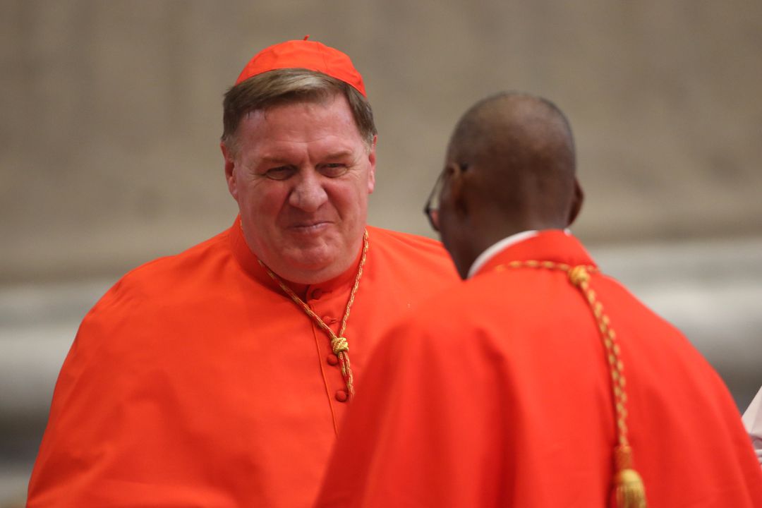 El cardenal Joseph Tobin, arzobispo de Newark, saludando al cardenal Jean Zerbo, arzobispo de Bamako El cardenal Joseph Tobin, arzobispo de Newark, saludando al cardenal Jean Zerbo, arzobispo de Bamako