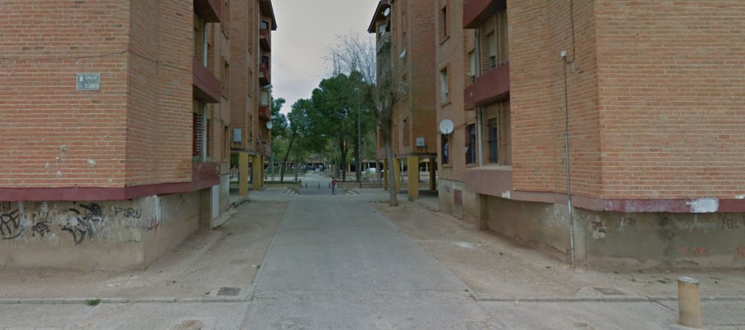 La plaza Tomás Navarro Tomás en el barrio de la Milagrosa La plaza Tomás Navarro Tomás en el barrio de la Milagrosa