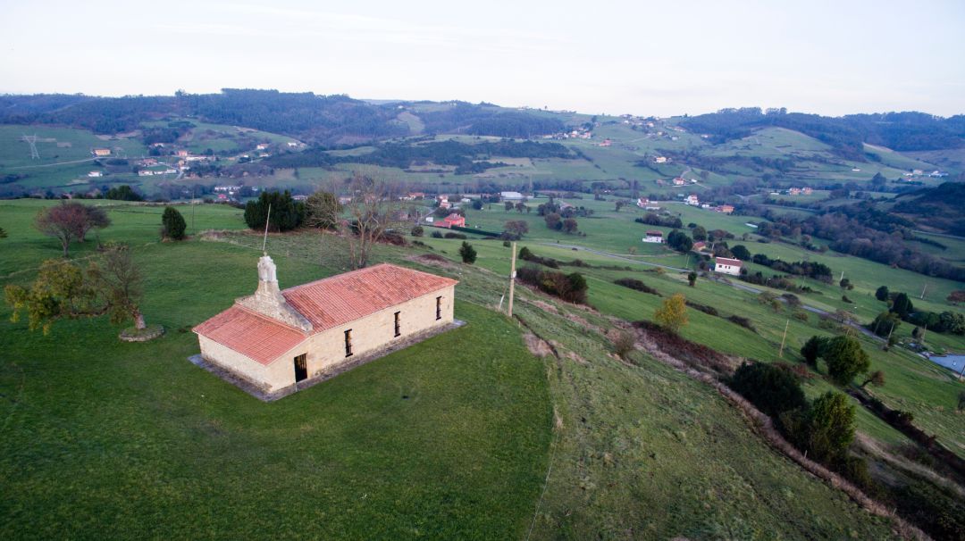 La ermita de San Justo y San Pastor, en la parroquia de Solís, en Corvera de Asturias La ermita de San Justo y San Pastor, en la parroquia de Solís, en Corvera de Asturias