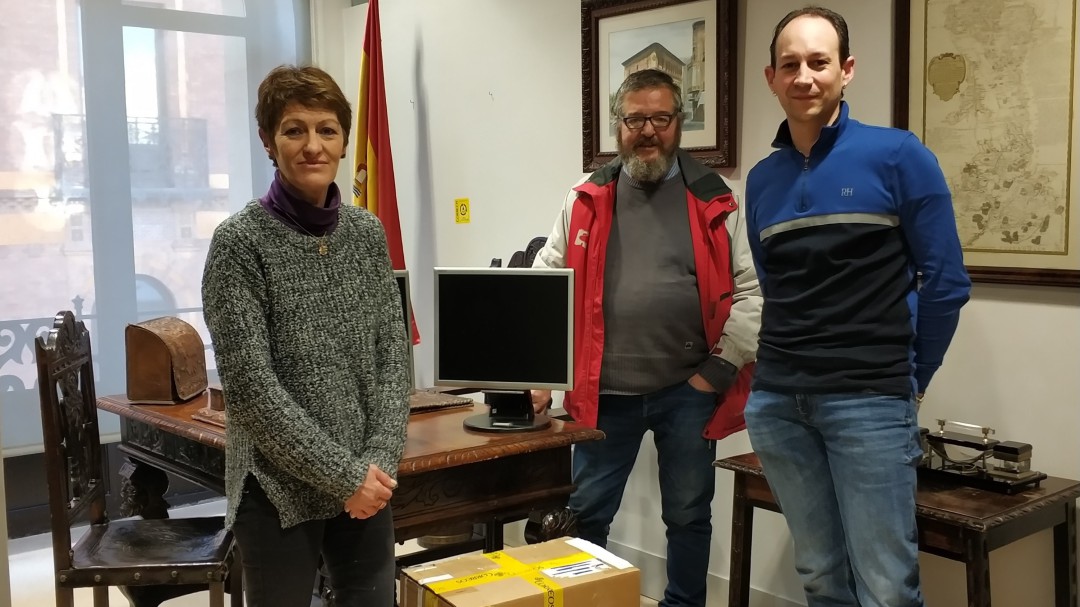 Correos dona equipos informáticos al Banco de Alimentos de Palencia