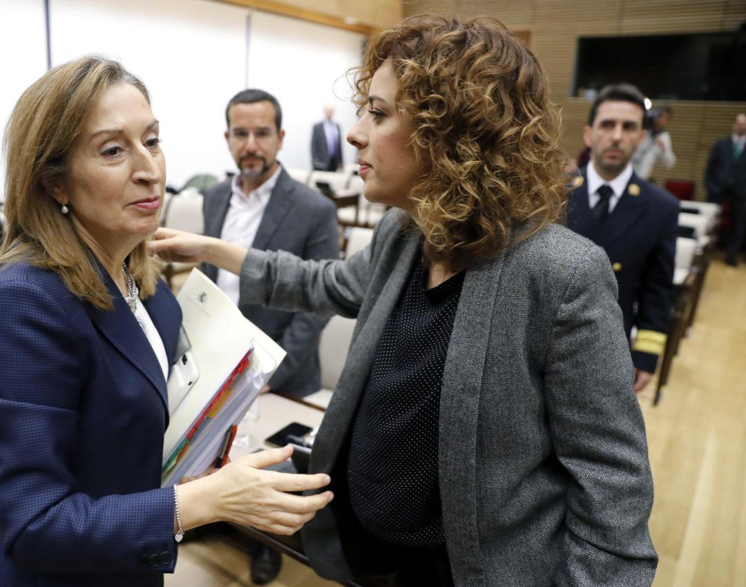 Alexandra Fernández saluda a Ana Pastor Alexandra Fernández saluda a Ana Pastor