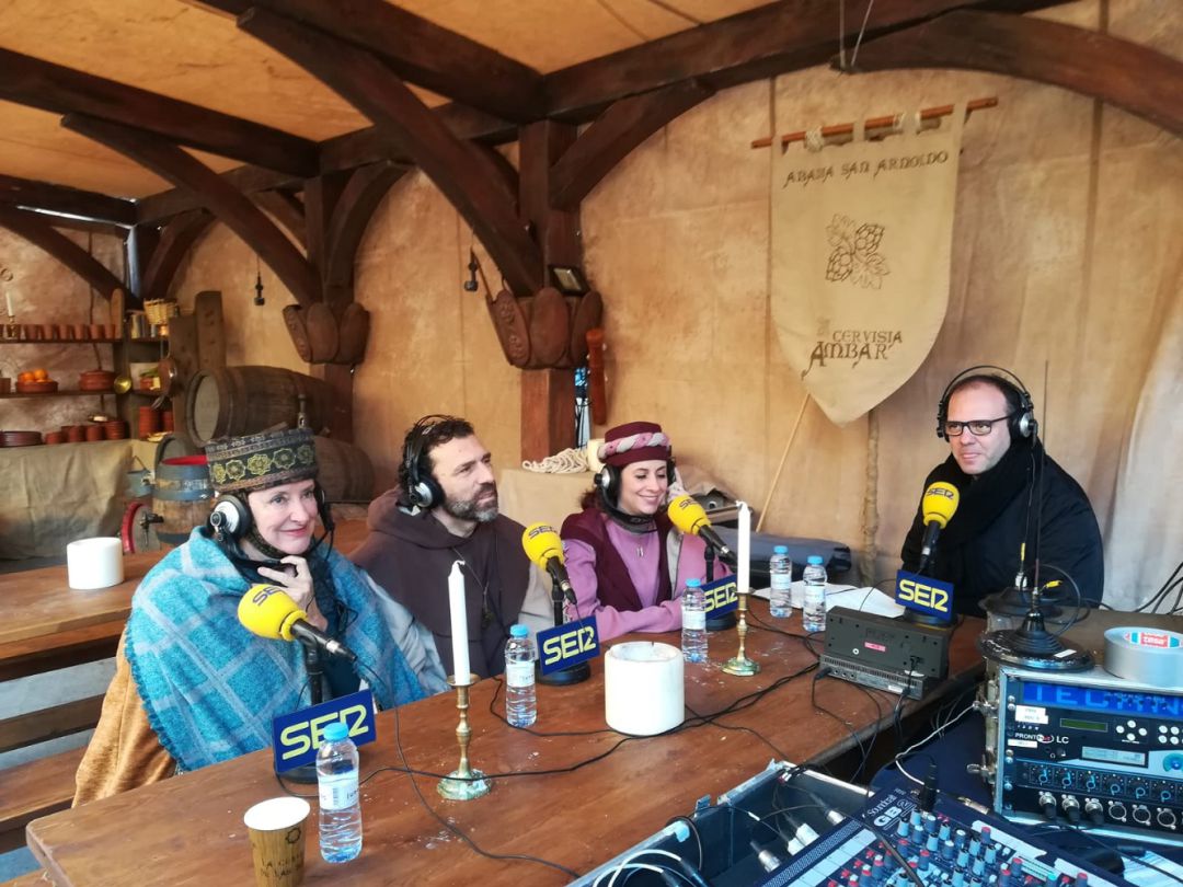 Emisión de Hoy por Hoy Aragón, con David Marqueta. Entre los invitados, la alcaldesa de Teruel, Emma Buj, el director de comunicación de Ambar, Enrique Torguet, y la gerente de la Fundación Bodas de Isabel, Raquel Esteban Emisión de Hoy por Hoy Aragón, con David Marqueta. Entre los invitados, la alcaldesa de Teruel, Emma Buj, el director de comunicación de Ambar, Enrique Torguet, y la gerente de la Fundación Bodas de Isabel, Raquel Esteban