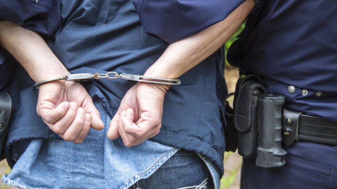 Tres detenidos en Móstoles tras hacerse pasar por revisores de la luz