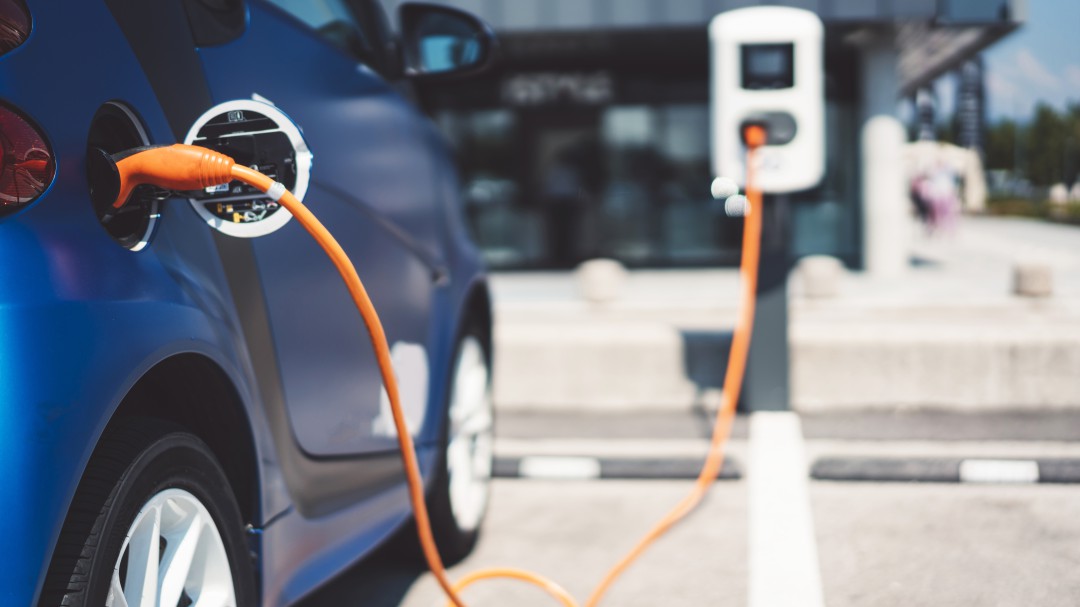 El Gobierno aprueba un plan de ayudas para favorecer el vehículo eléctrico