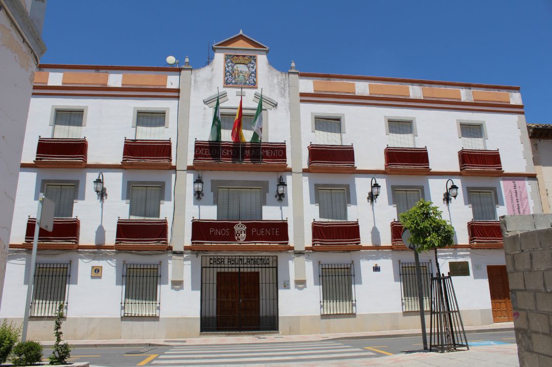 Edificio consistorial de Pinos Puente (Granada) Edificio consistorial de Pinos Puente (Granada)