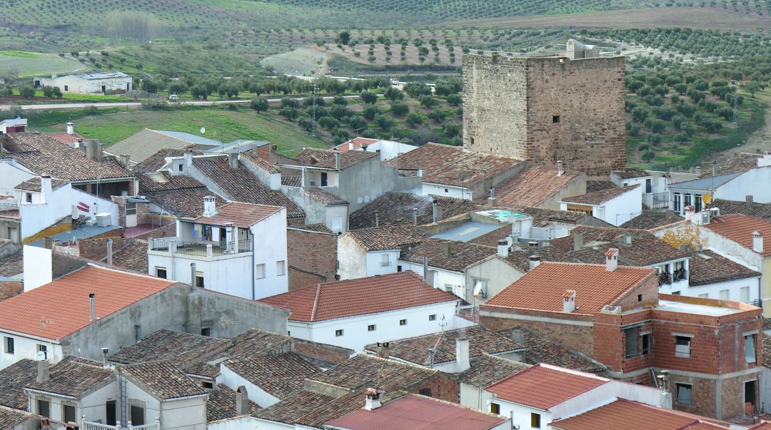 Vista de Génave con el Torreón de la Tercia al fondo. Vista de Génave con el Torreón de la Tercia al fondo.