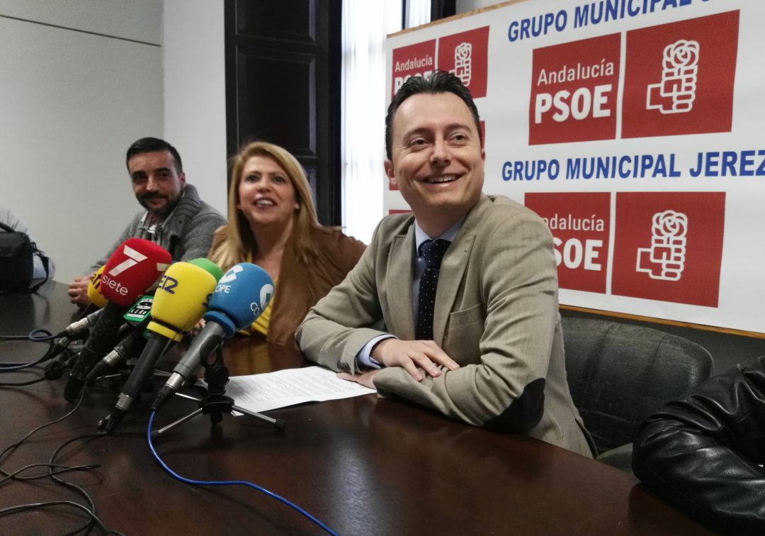 Santiago Galván abandonará el Ayuntamiento de Jerez para ser el candidato del PSOE en Zahara de la Sierra