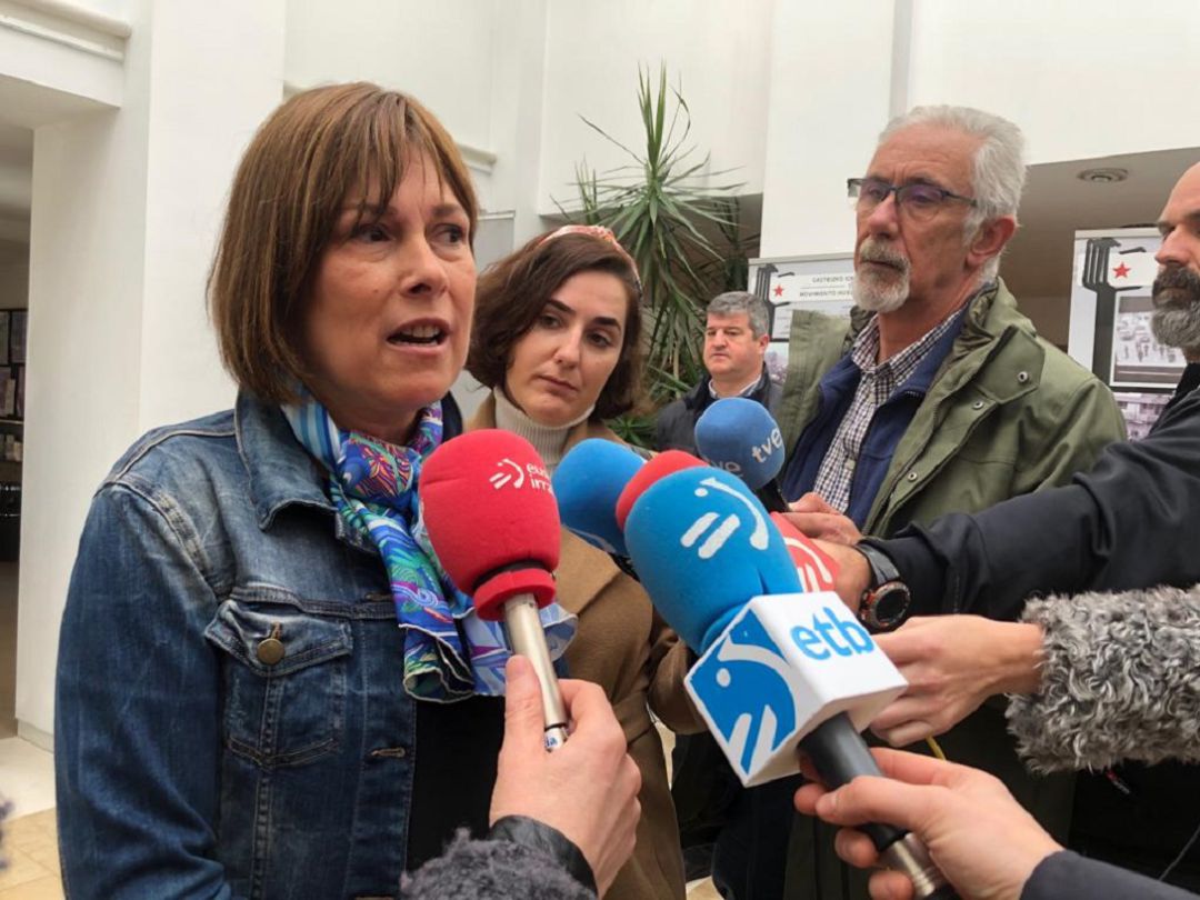 La presidenta del Gobierno de Navarra, Uxue Barkos, atendiendo a los medios La presidenta del Gobierno de Navarra, Uxue Barkos, atendiendo a los medios