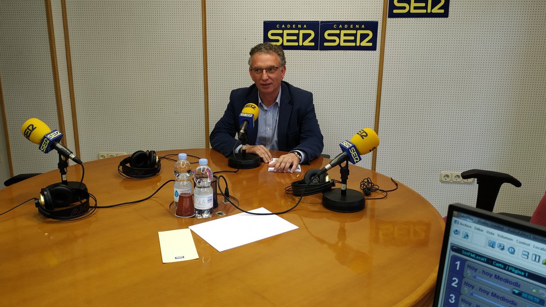 El alcalde de Don Benito con los oyentes