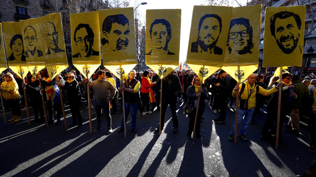 Miles de personas se manifiestan en Barcelona contra el juicio del procés