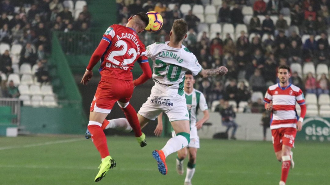El Córdoba vuelve a sufrir otra remontada y se complica la vida (1-2)