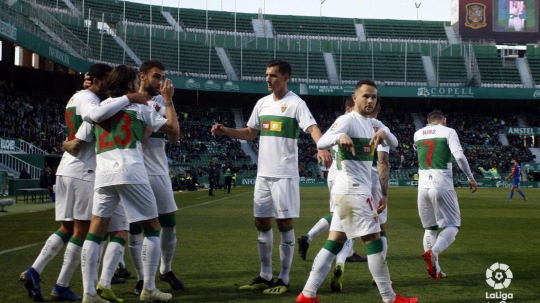 El Elche da un gran paso hacia la permanencia tras vencer 2-0 al Extremadura