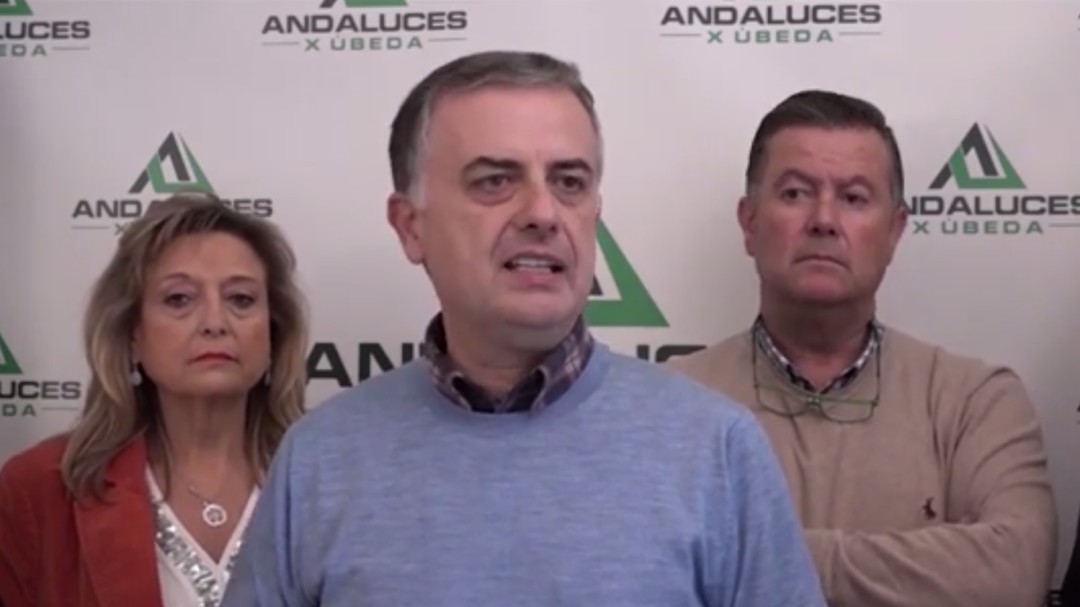 Mendieta "aparca el andalucismo para sumarse al ubetensismo"