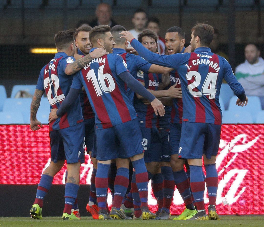 Los jugadores del Levante celebran el primer gol, conseguido por José Luis Morales ante el Celta de Vigo Los jugadores del Levante celebran el primer gol, conseguido por José Luis Morales ante el Celta de Vigo