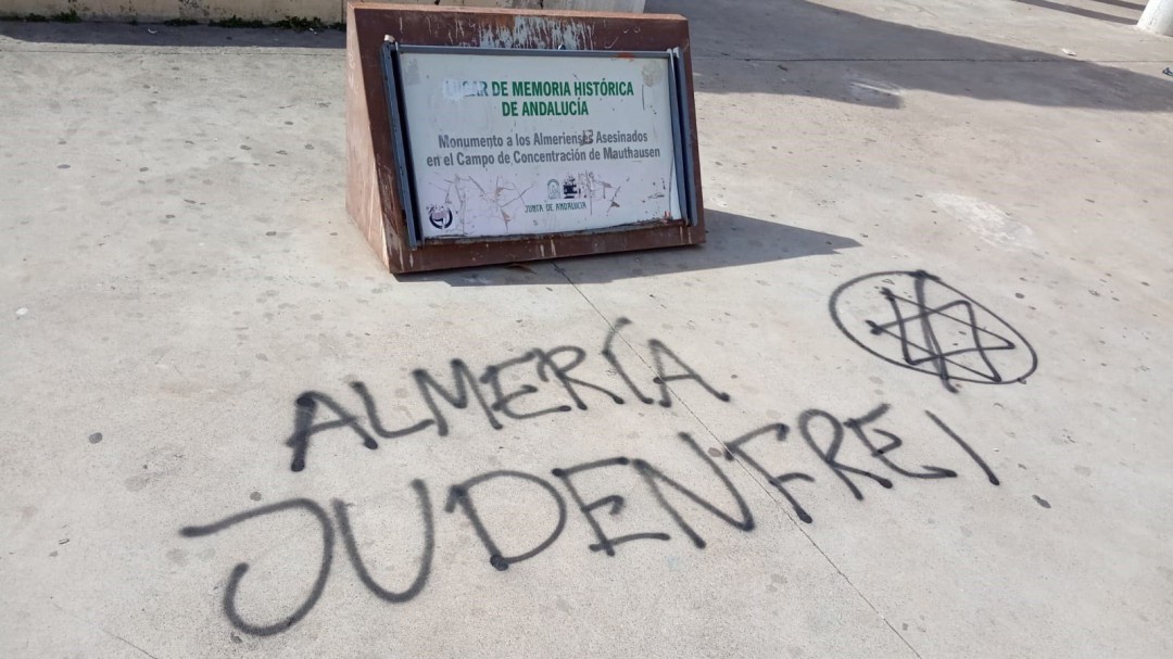 Realizan pintadas nazis en el monumento a las víctimas de Mauthausen de Almería