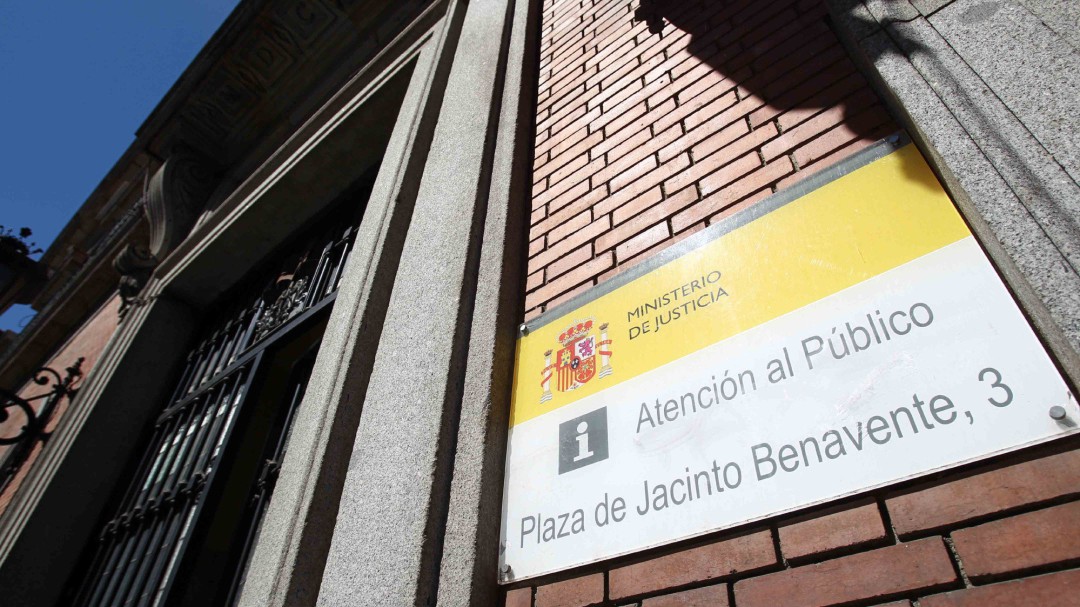 El Gobierno rectifica y endurece la gestación subrogada en el extranjero