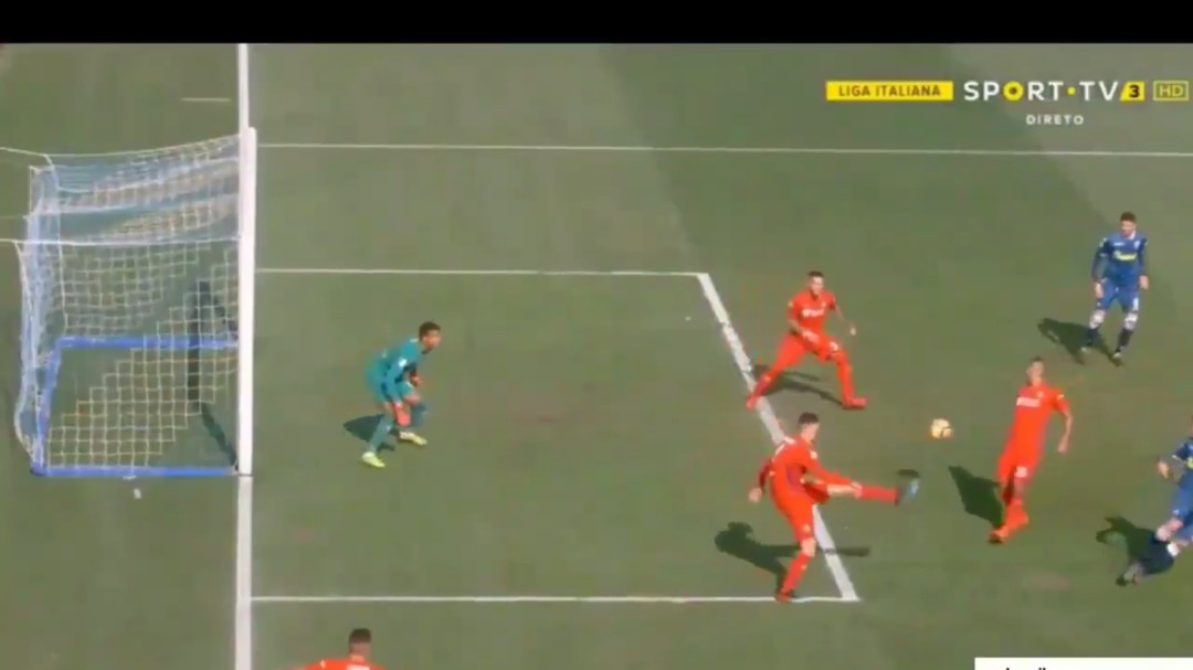 Lo nunca visto antes del VAR: te anula un gol para pitarte un penalti... en contra