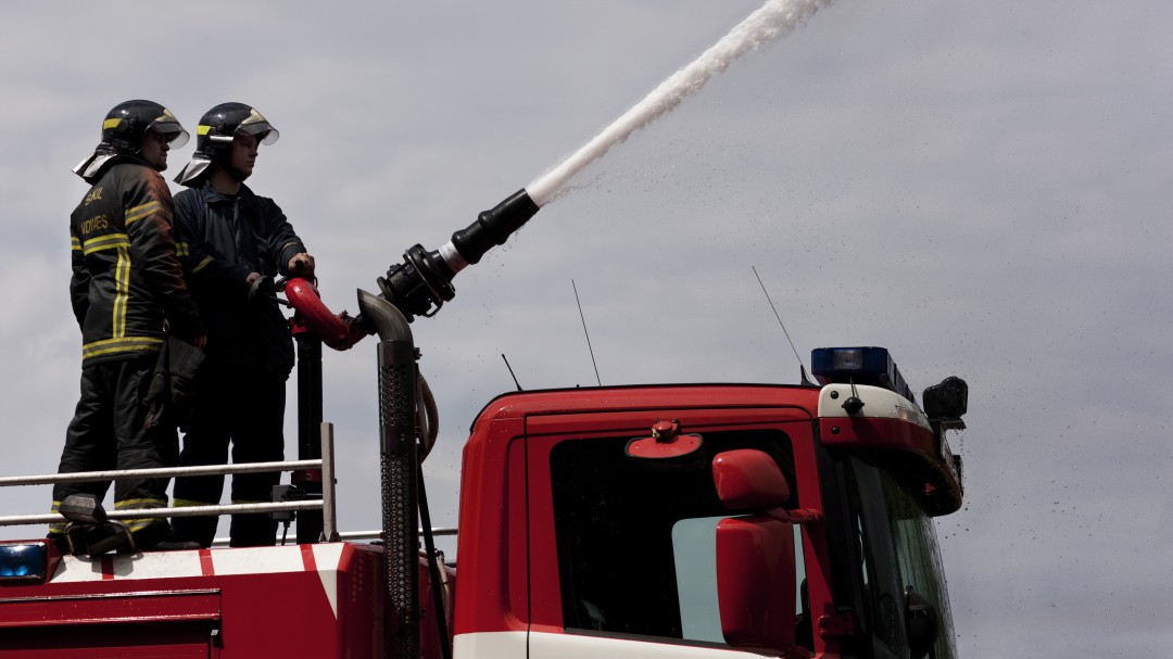 Los Bomberos de Ponferrada, socios de honor de la Real Hermandad de Jesús Nazareno