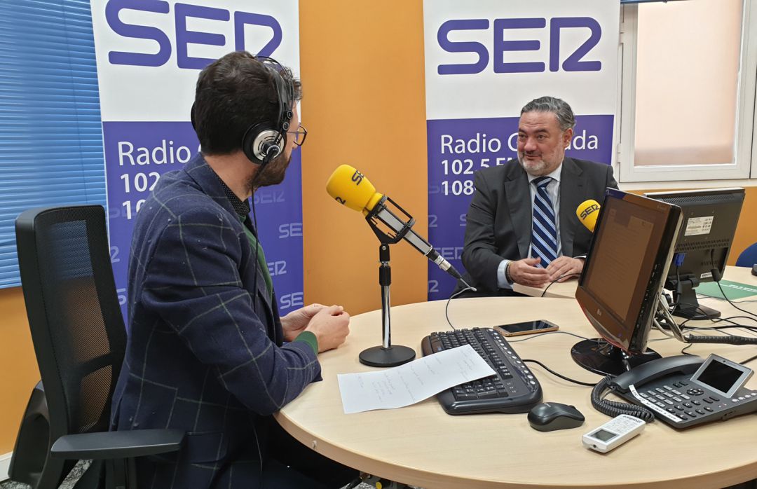 Enrique Árbol entrevista al nuevo delegado del Gobierno de la Junta de Andalucía en Granada, Pablo García, en los estudios de Radio Granada Enrique Árbol entrevista al nuevo delegado del Gobierno de la Junta de Andalucía en Granada, Pablo García, en los estudios de Radio Granada