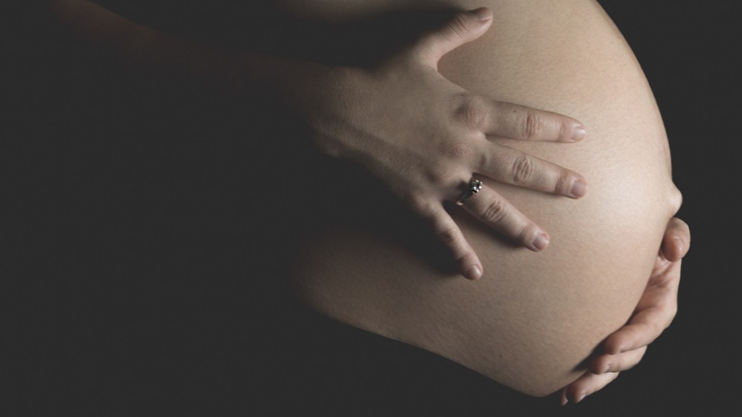 La Comunidad deja sin atención sanitaria a una mujer embarazada