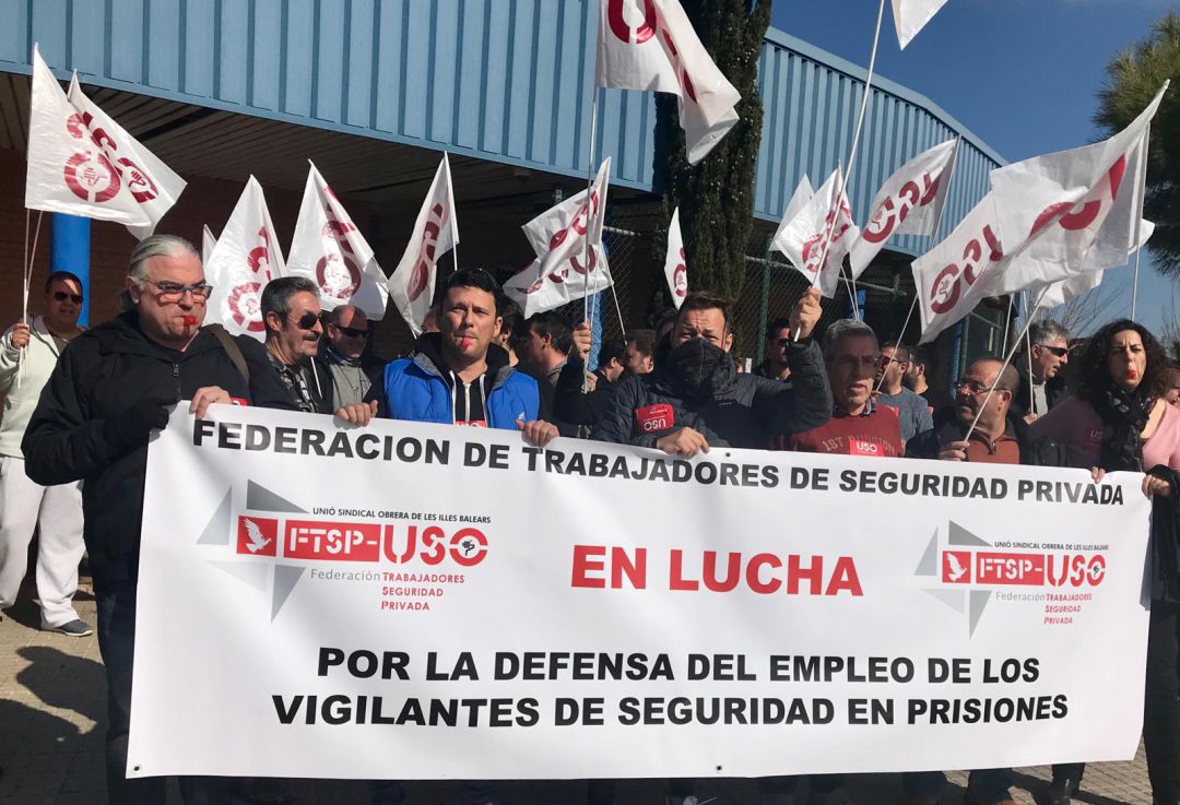 Los vigilantes de prisiones de las Islas se concentran por la desprivatización Los vigilantes de prisiones de las Islas se concentran por la desprivatización