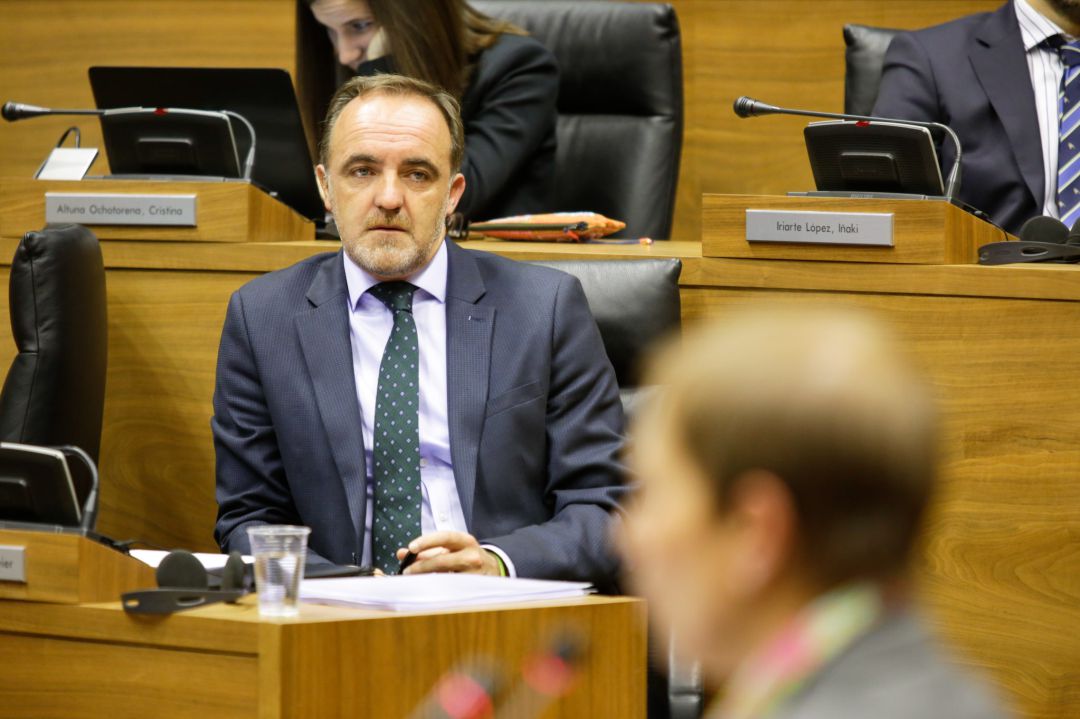 UPN no aclara de momento si concurrirá conjuntamente con el PP a las elecciones generales. en la imagen, Javier Esparza, durante una sesión parlamentaria. UPN no aclara de momento si concurrirá conjuntamente con el PP a las elecciones generales. en la imagen, Javier Esparza, durante una sesión parlamentaria.