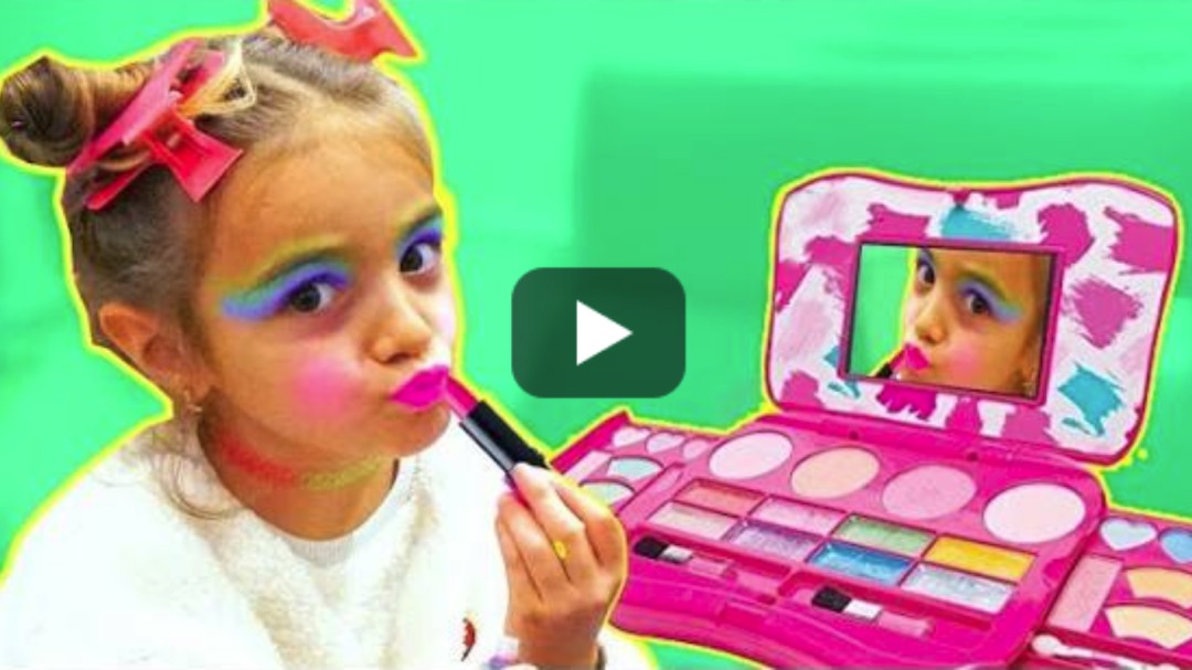Piden a la Fiscalía de menores que actúe contra una cuenta de YouTube de dos niñas que promocionan maquillaje