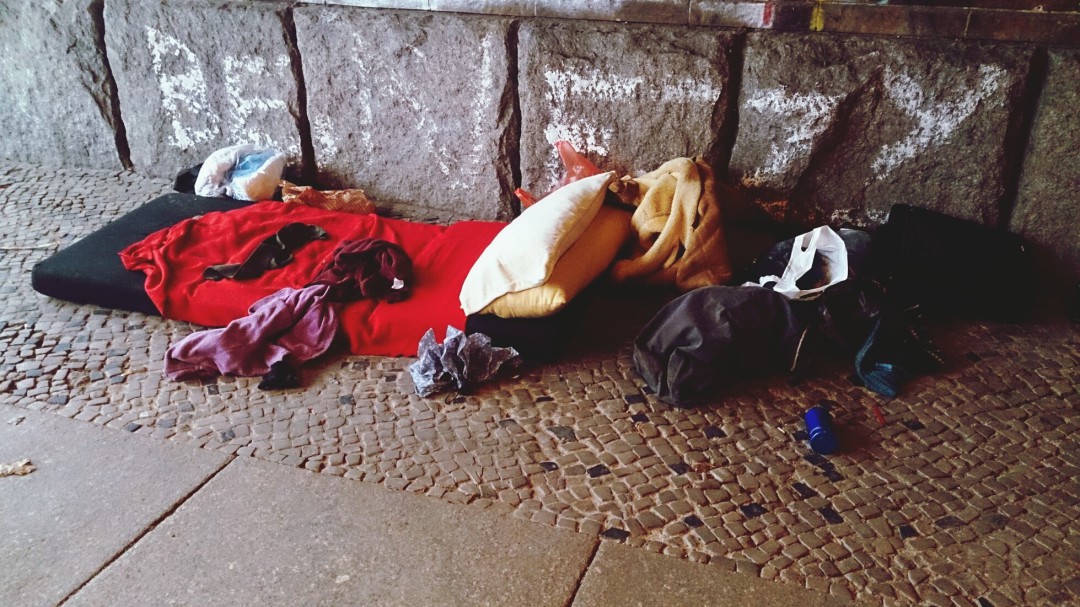 Vivir en la calle es duro y monótono. Se te va el día en asearte o en lavar tu ropa